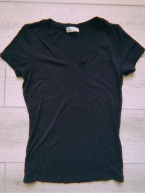 haley + june ribbed v neck